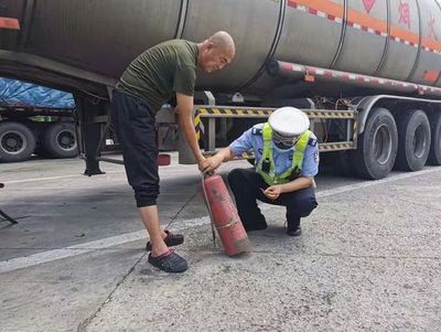 省公安廳交管局在全省部署開展道路運(yùn)輸交通安全專項(xiàng)整治行動(dòng)
