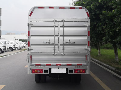金杯牌JKC5034CCY-DV6HL4型倉(cāng)柵式運(yùn)輸車